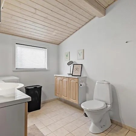 2 Bedroom Beautiful In V