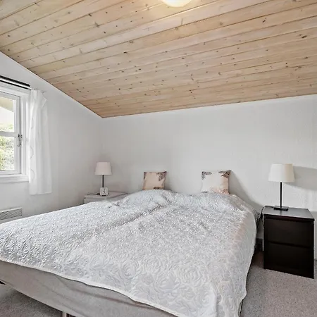 2 Bedroom Beautiful In V Holiday home