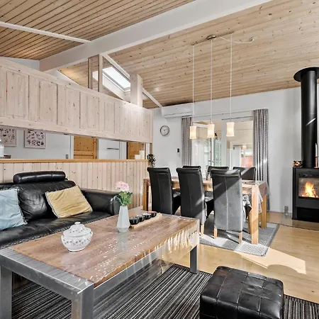 2 Bedroom Beautiful In V Hébergement de vacances *