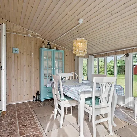 2 Bedroom Beautiful In V *