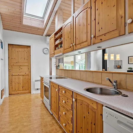 2 Bedroom Beautiful In V Esbjerg