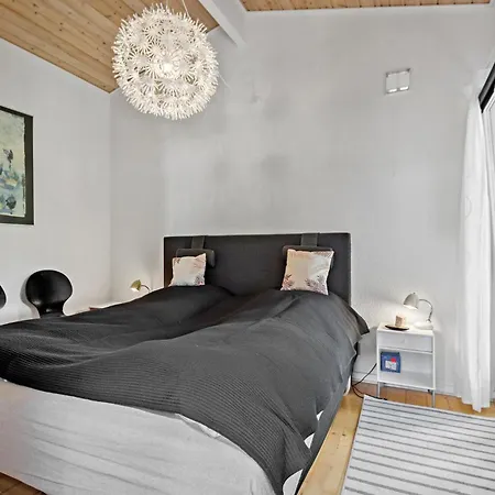 2 Bedroom Beautiful In V Esbjerg