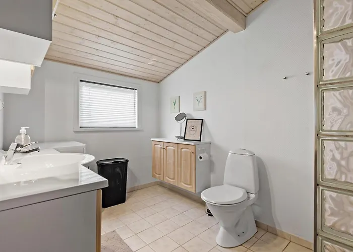 2 Bedroom Beautiful In V