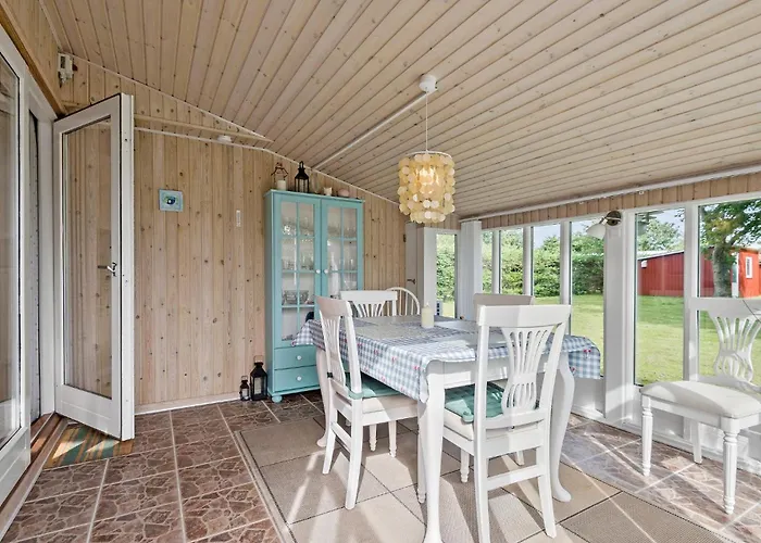 2 Bedroom Beautiful In V *