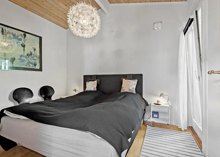 2 Bedroom Beautiful In V Esbjerg