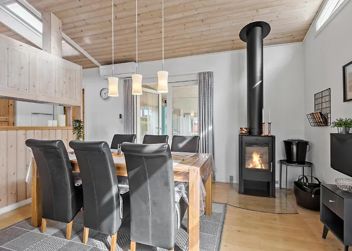 2 Bedroom Beautiful In V Esbjerg